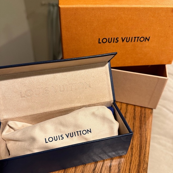 Louis Vuitton Sunglasses - Picture 11 of 15